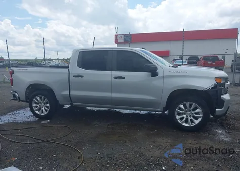 2019 Chevrolet Silverado 1500 Custom z USA, uszkodzony, nr VIN 1GCUYBEF2KZ408257